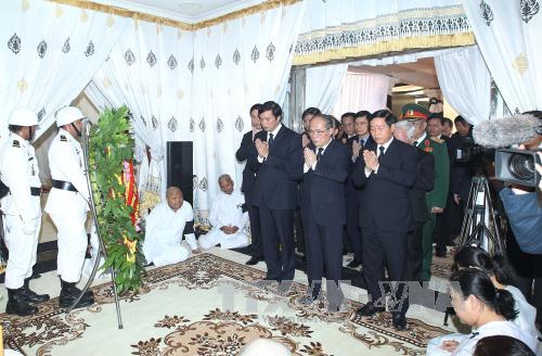 ທ່ານປະທານສະພາແຫ່ງຊາດກຳປູເຈຍ ຕ້ອນຮັບທ່ານ ປະທານສະພາແຫ່ງຊາດ ຫງວຽນຊີງຮຸ່ງ